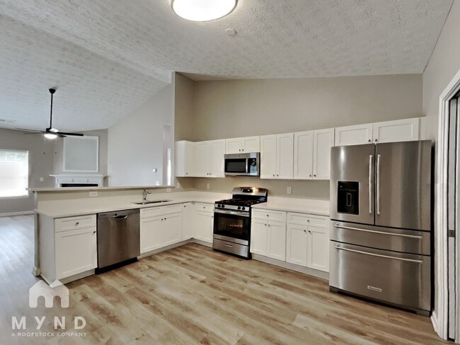 Building Photo - 8315 Somerset Way