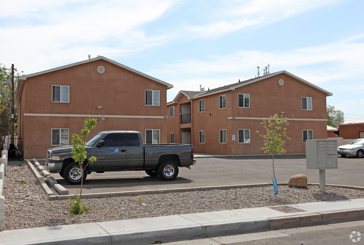 Foto principal - 528-530 Alvarado Dr SE