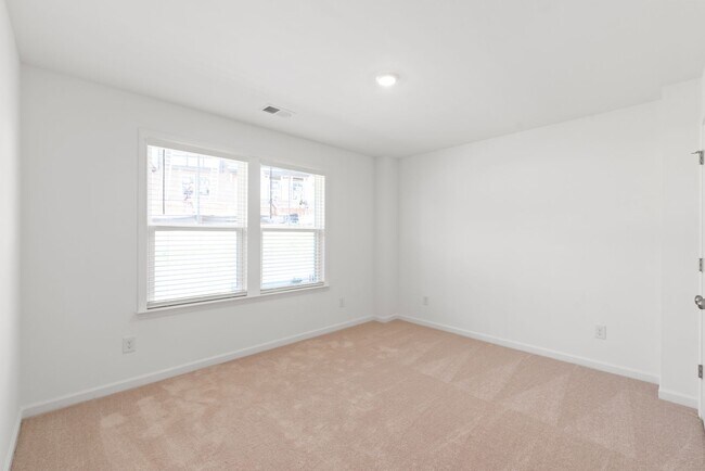 Foto del edificio - Brand-New Townhome in the University area at Senata at Research Park!