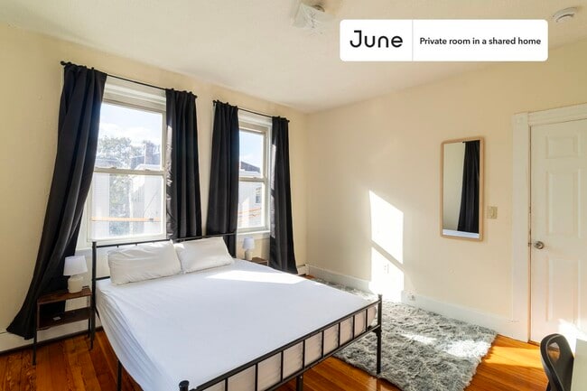 Building Photo - Room in Shared 3 bed/1 bath home