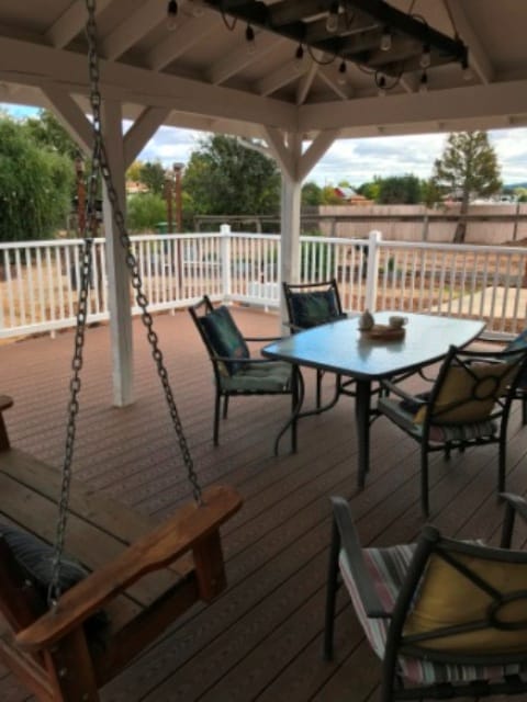 Building Photo - 1055 Tishlini Ln