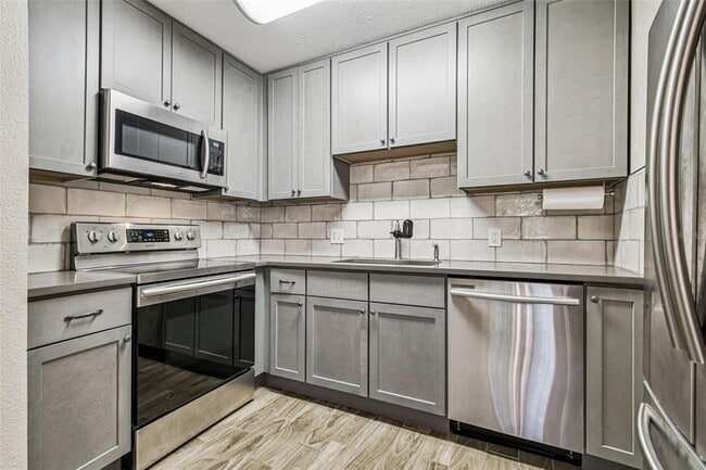 Building Photo - 13691 Orange Sunset Dr