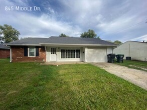 Building Photo - 845 Middle Dr