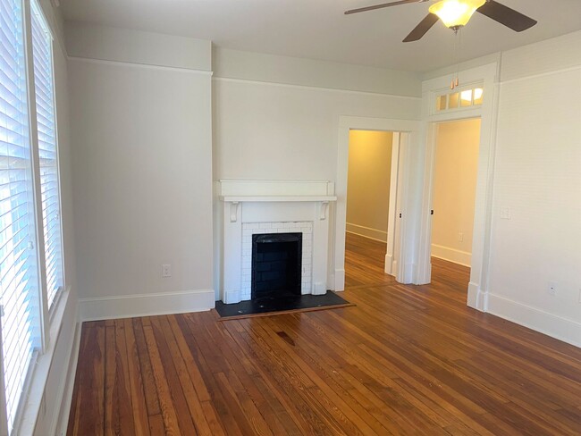 Building Photo - Two Bedroom Apartment On Tattnall Square Park