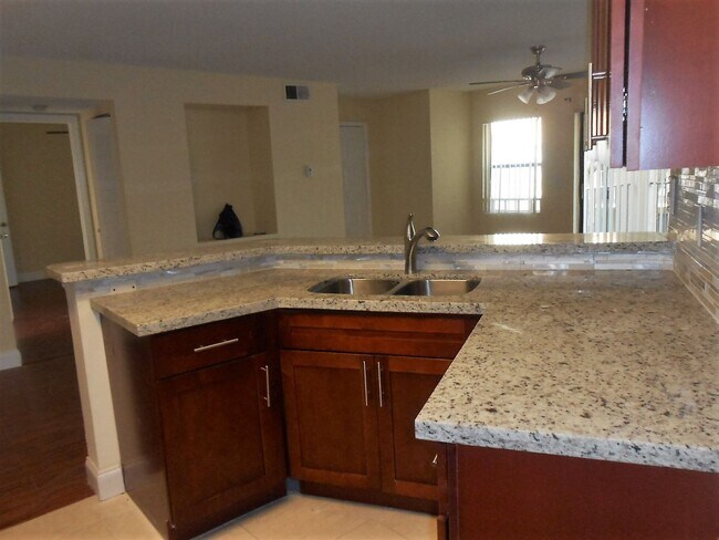 Foto del edificio - spacious 2 Bed / 2 Bath Condo