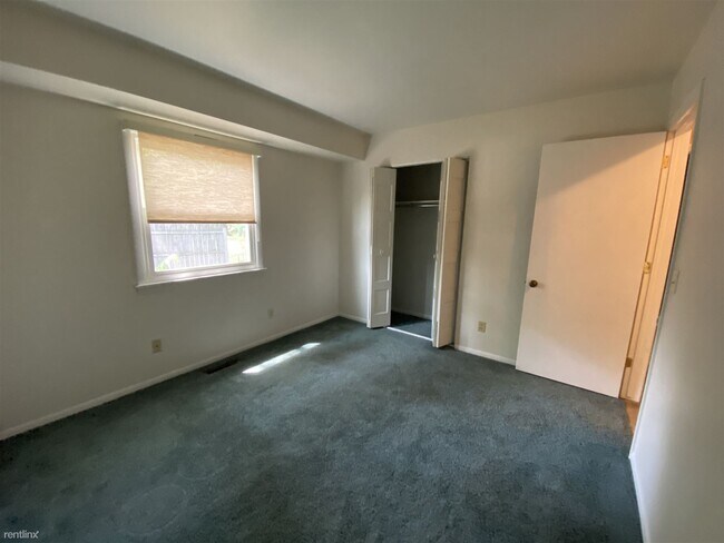 Building Photo - 3 br, 2 bath Duplex - 4740 Norfolk Cir Nor...