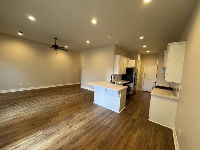 Foto del edificio - 5100 Westgate Ln