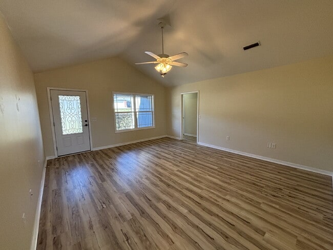 Foto del edificio - 472 Jester St