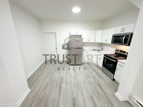 Building Photo - 2153 W Grange Ave