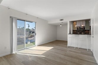 Building Photo - 4211 Holland Ave