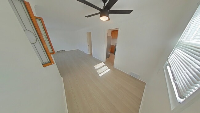 Building Photo - "3-Bedroom Home in Roseville with Cozy 999 Sq Ft of Living Space!"