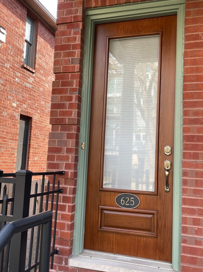 Foto del edificio - 625 S Troy St