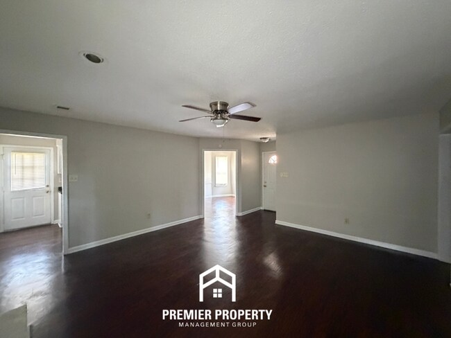 Foto del edificio - Charming 3BR/2BA Bartlett Area Home | Brick Fireplace & Bay Window