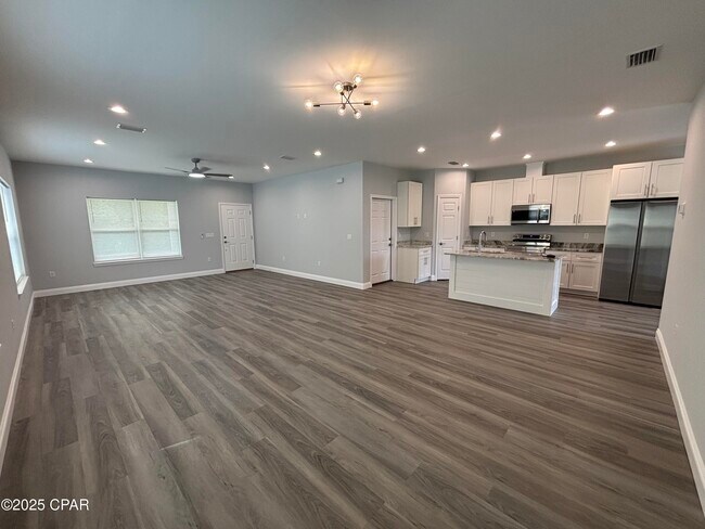 Building Photo - 2940 Hall Ave