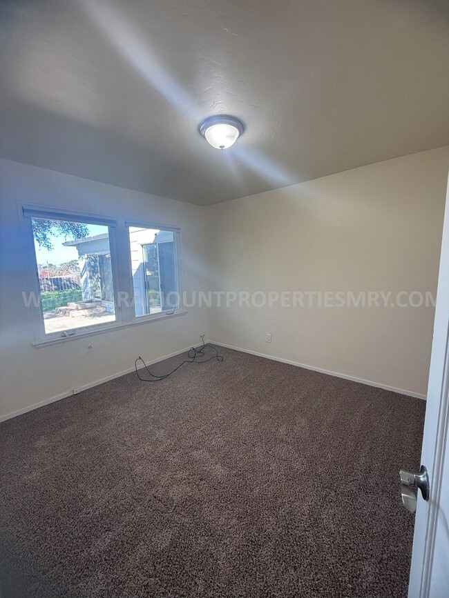 Foto del edificio - 751 Airport Rd