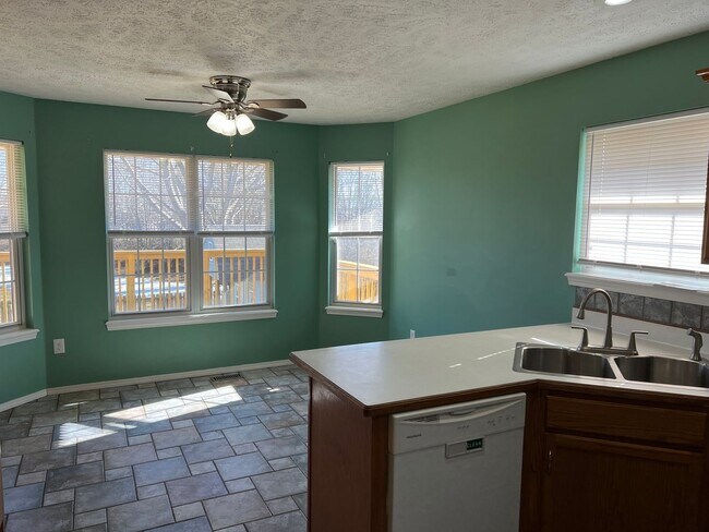 Foto del edificio - Now Available! Gorgeous Walkout Basement Home with a Pool, Ozark