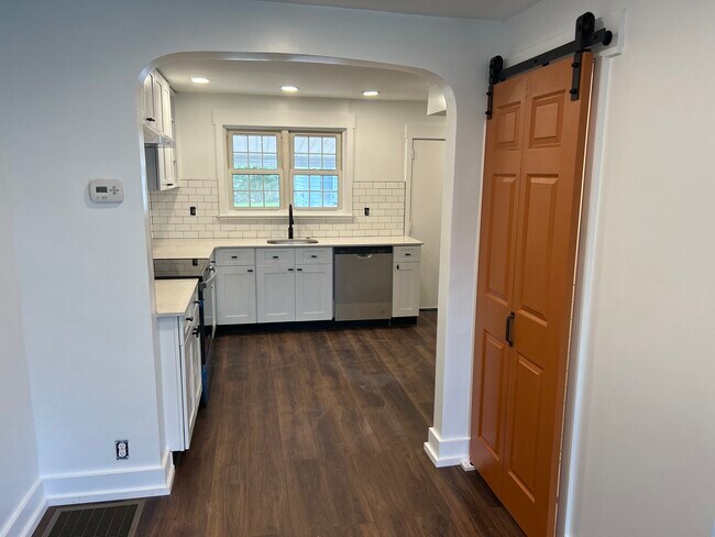 Foto del edificio - 214 Overlook Rd