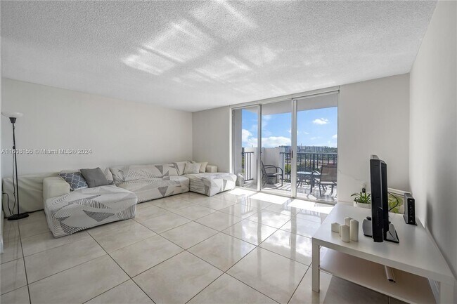 Foto del edificio - 2750 NE 183rd St
