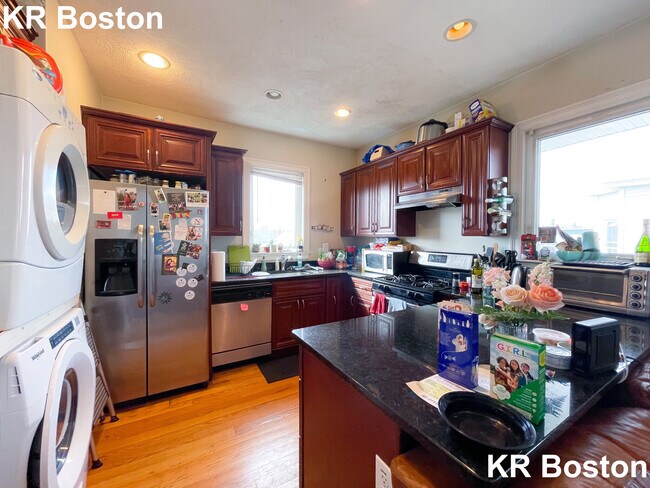Building Photo - 1271 Cambridge St