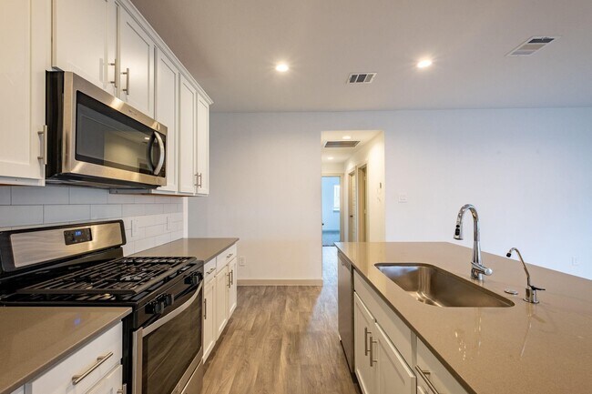 Building Photo - 7723 Brushwood Dr