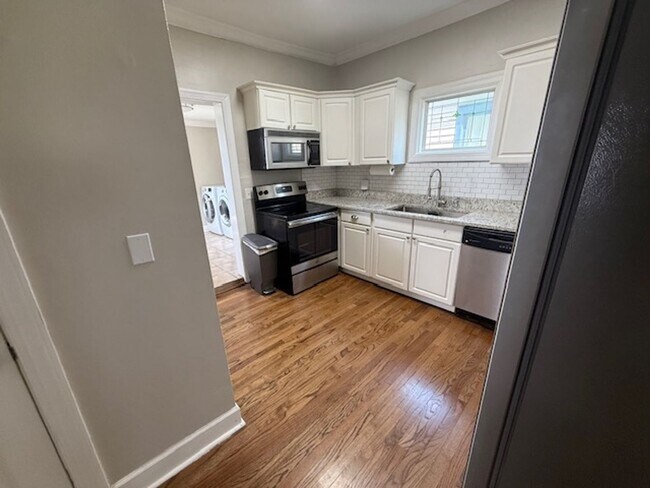 Foto del edificio - Adorable East Nashville Cottage just a hal...