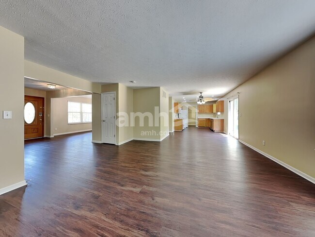 Foto del edificio - 3455 Lakebrook Ct