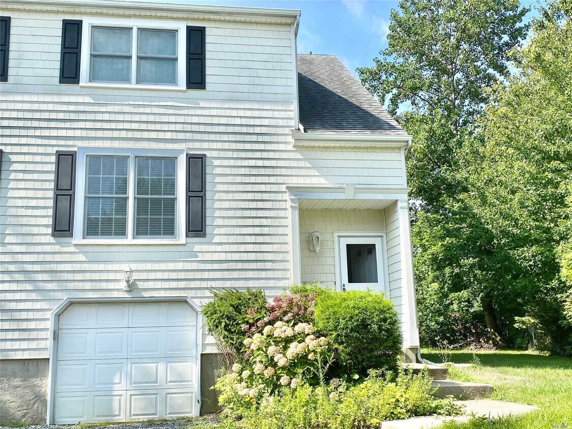 Primary Photo - 3 Brookside Dr