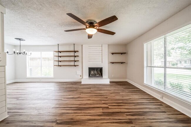 Foto del edificio - 4307 Maple Cross Dr