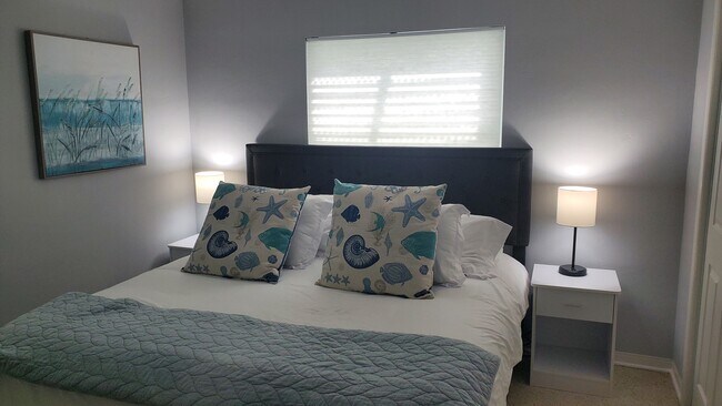 Dormitorio principal con cama king - 18955 SE Fearnley Dr