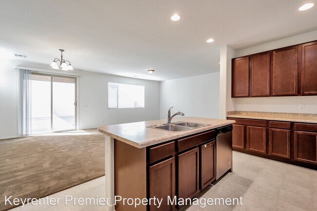 Foto del edificio - 4 br, 3 bath House - 1006 S Olympic Dr