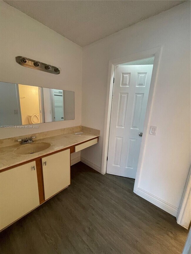 Building Photo - 14830 Naranja Lakes Blvd