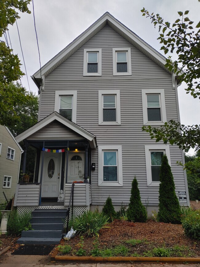 Frente - 275 James St