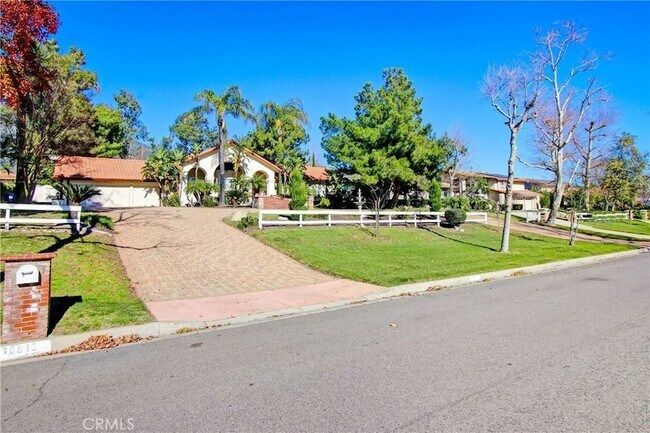 Foto del edificio - 10818 Hillside Rd