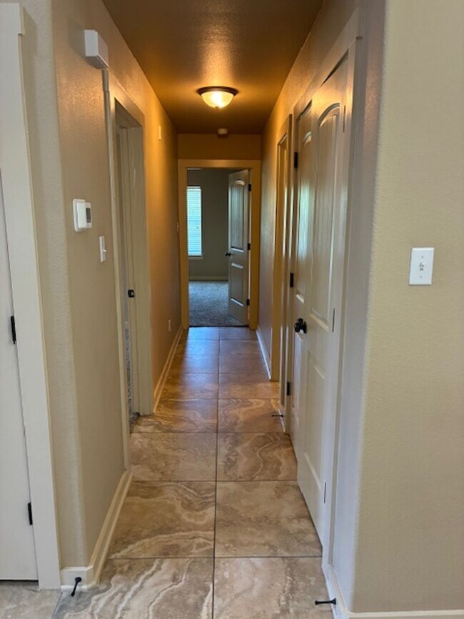 Foto del edificio - 3301 Lineage Loop