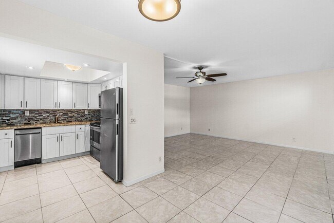 Building Photo - 641 Normandy Ln
