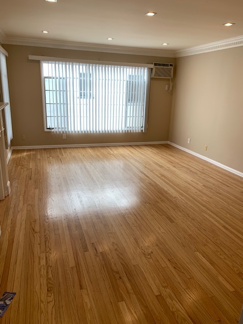 Foto principal - 1091 1/2 S Ogden Dr