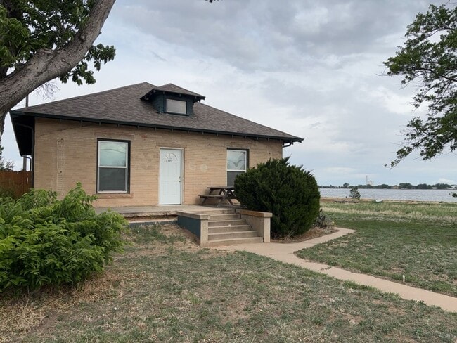 Building Photo - One of a kind ranch home with lake mountain views!