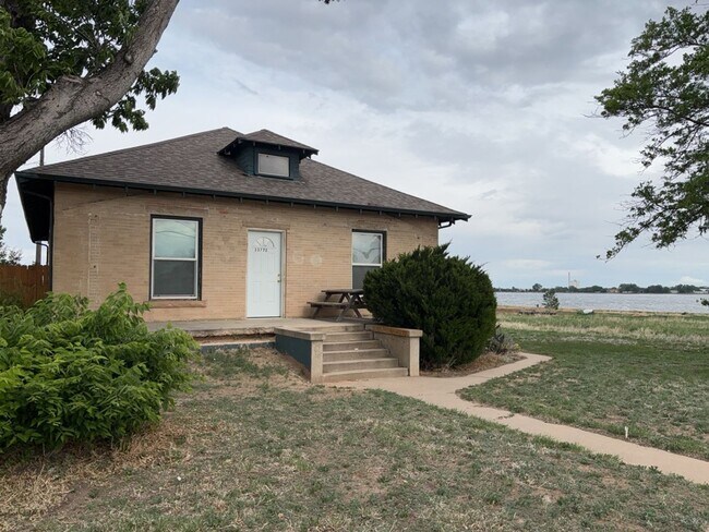 Foto del edificio - One of a kind ranch home with lake mountain views!