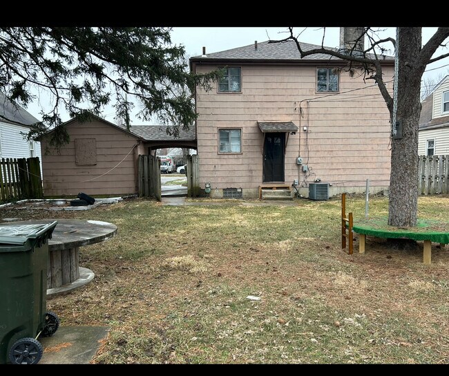 Building Photo - 1759 Rainbow Park