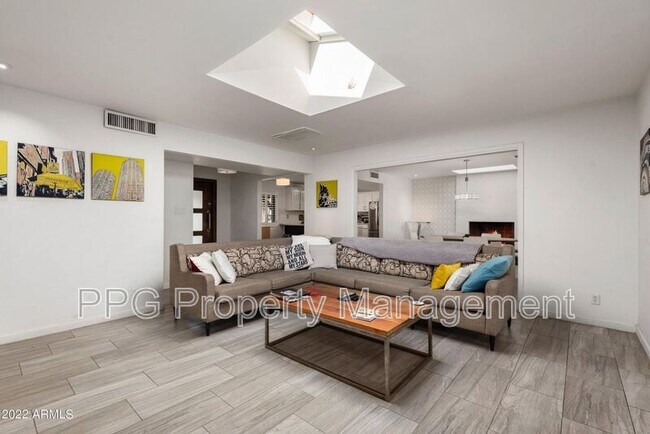 Building Photo - 6643 N 7th Dr