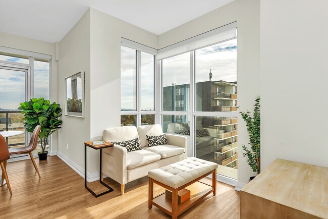 Photo du bâtiment - Beautiful 2BD, 2BA + Den unit in a NEW building!