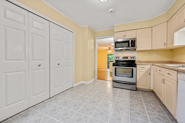 Building Photo - 250 Conestoga Way