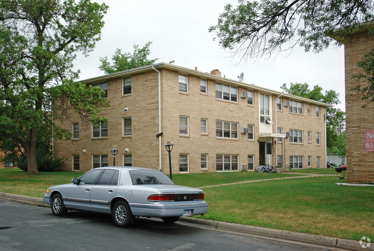 Building Photo - Aquila Apartments