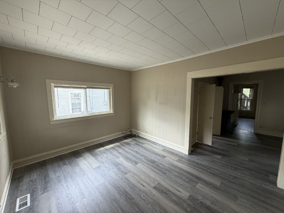 Primary Photo - NW Side 1BR