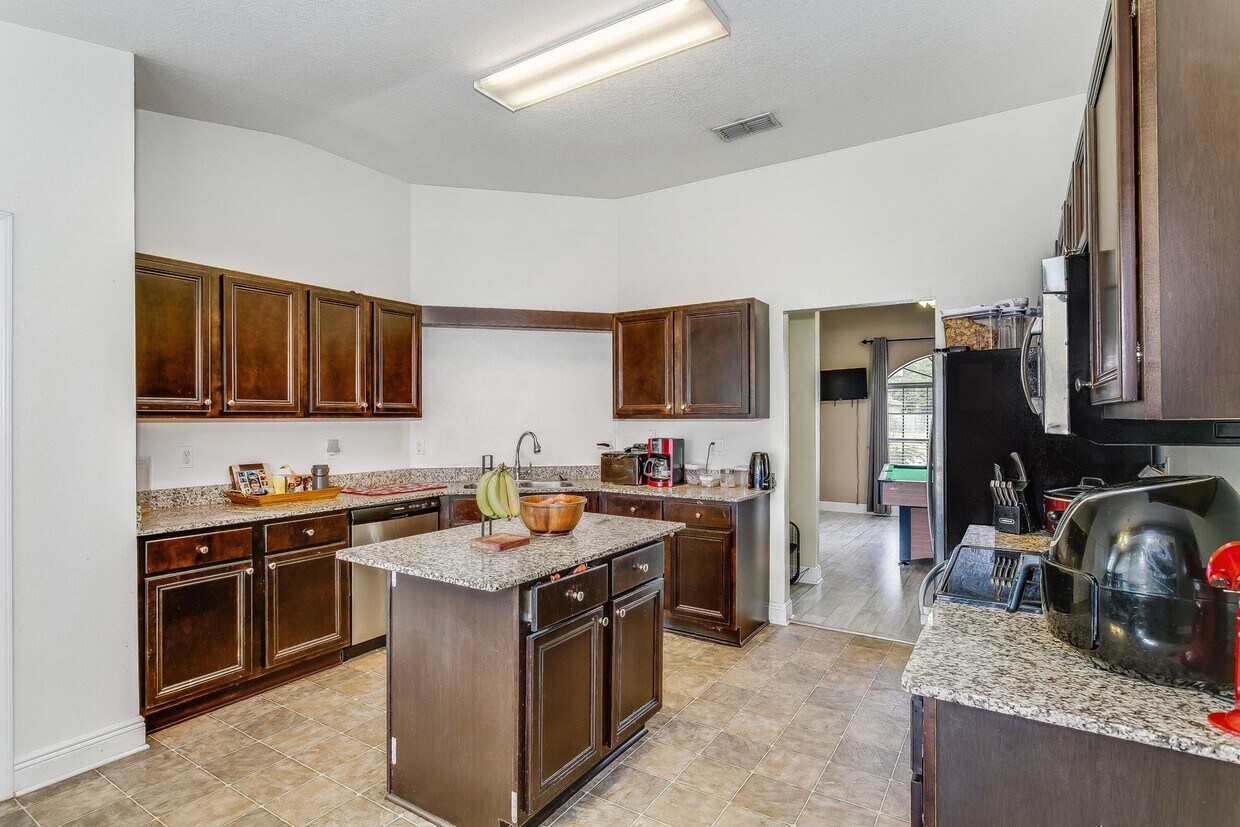 Building Photo - 7070 Harvest Way