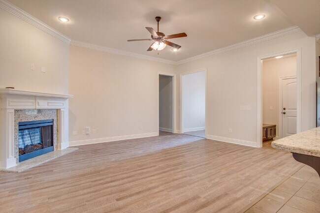 Foto del edificio - Stunning Move-In Ready 3-Bed, 2-Bath Energy-Efficient Brick Home in Pace with Brand-New Flooring,...