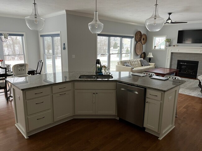 Building Photo - 4420 Gray Wing Ln