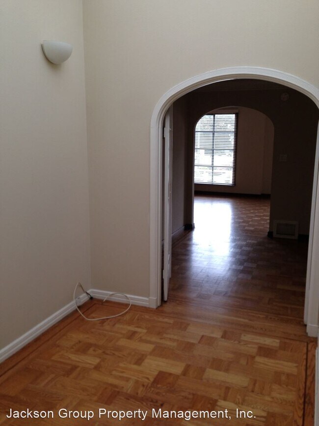 Foto del edificio - 2 br, 1.5 bath House - 375 Ewing Terrace