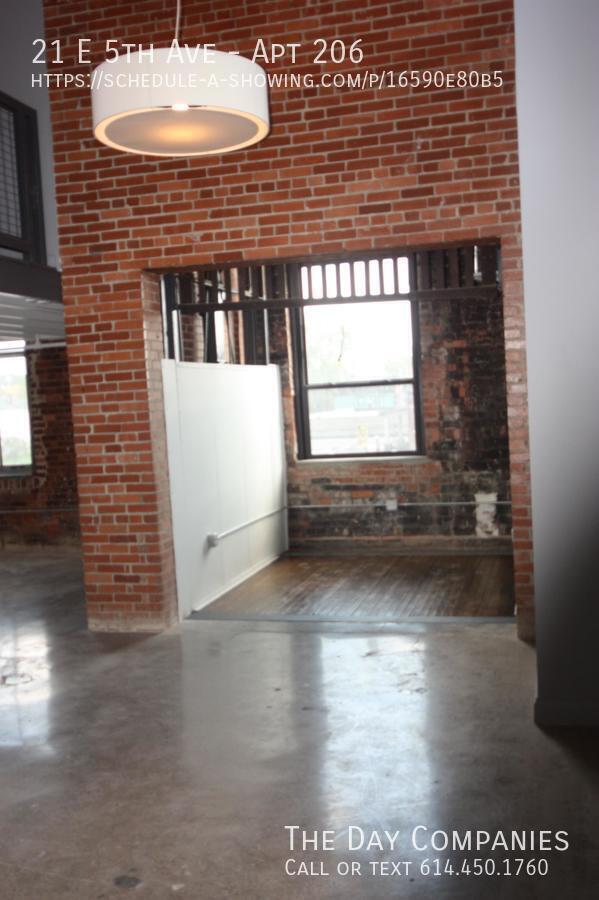 Building Photo - 21 E 5th Ave