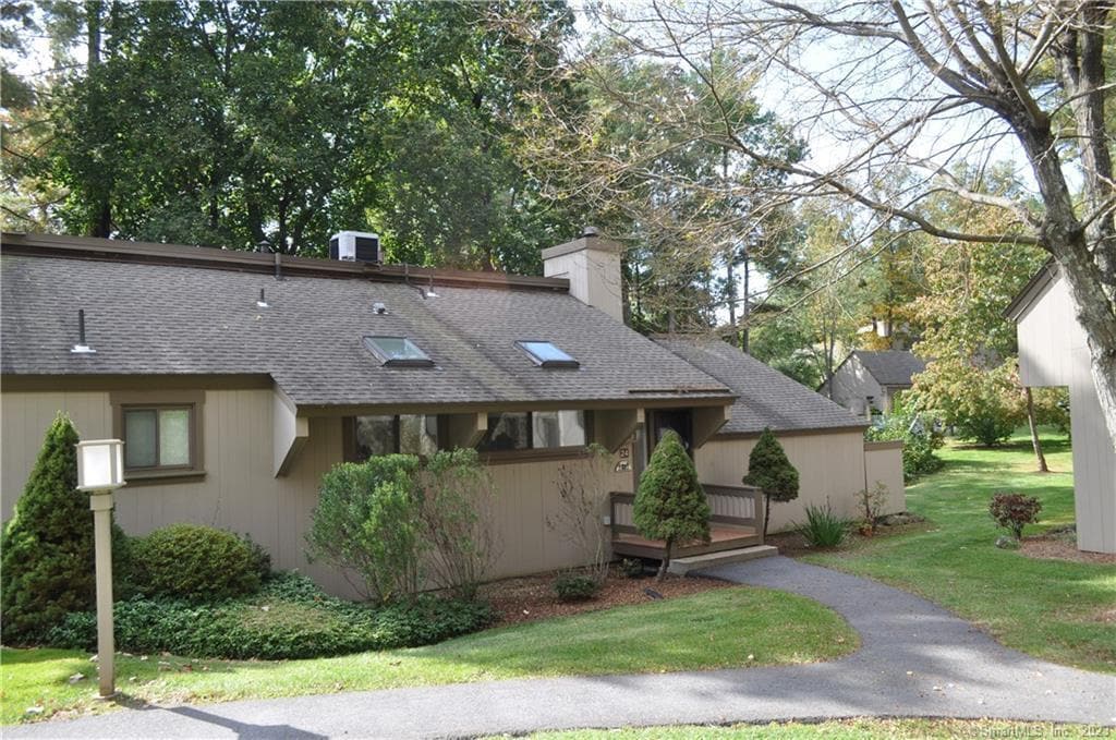 24 Crocus Ln Unit 24, Avon, CT 06001 Condo for Rent in Avon, CT